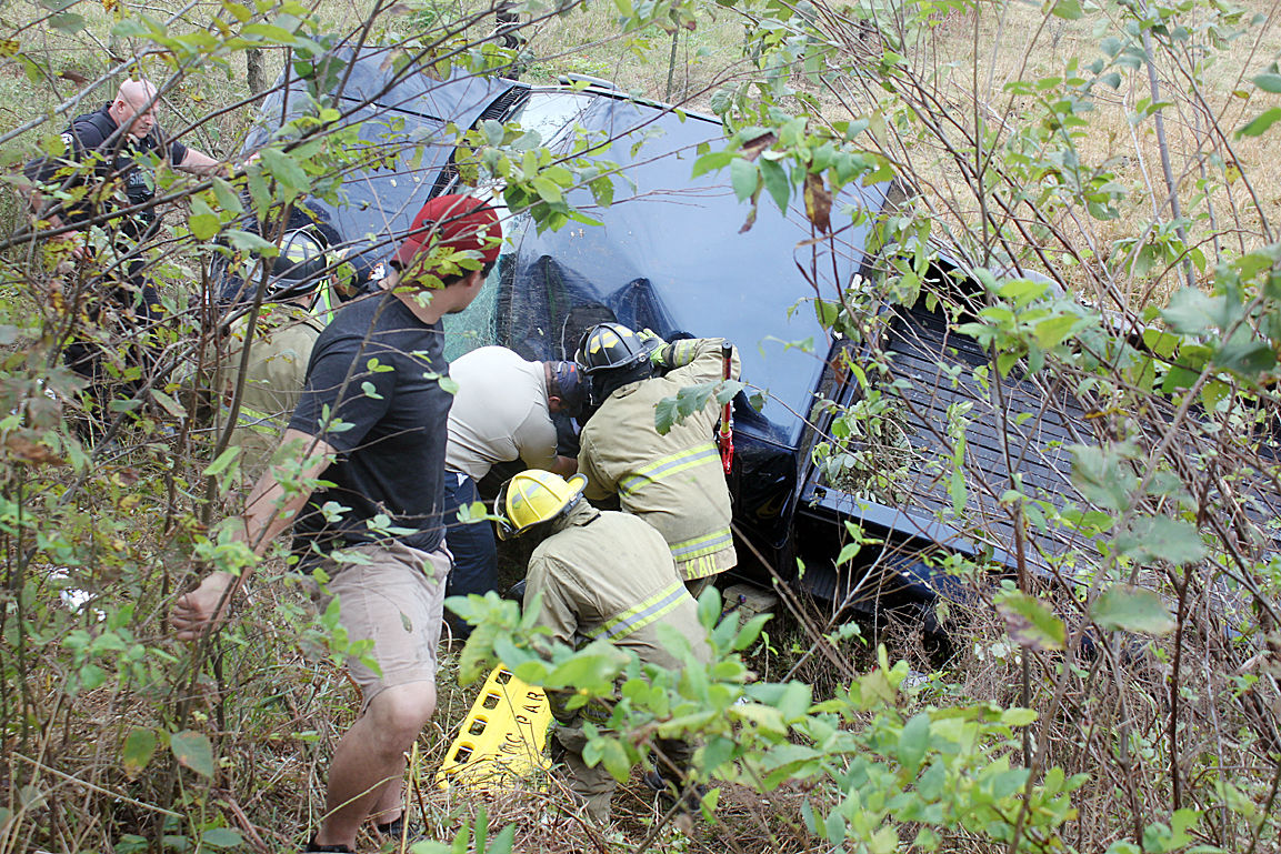 PARIS TN: Driver injured as truck runs off Highway 641